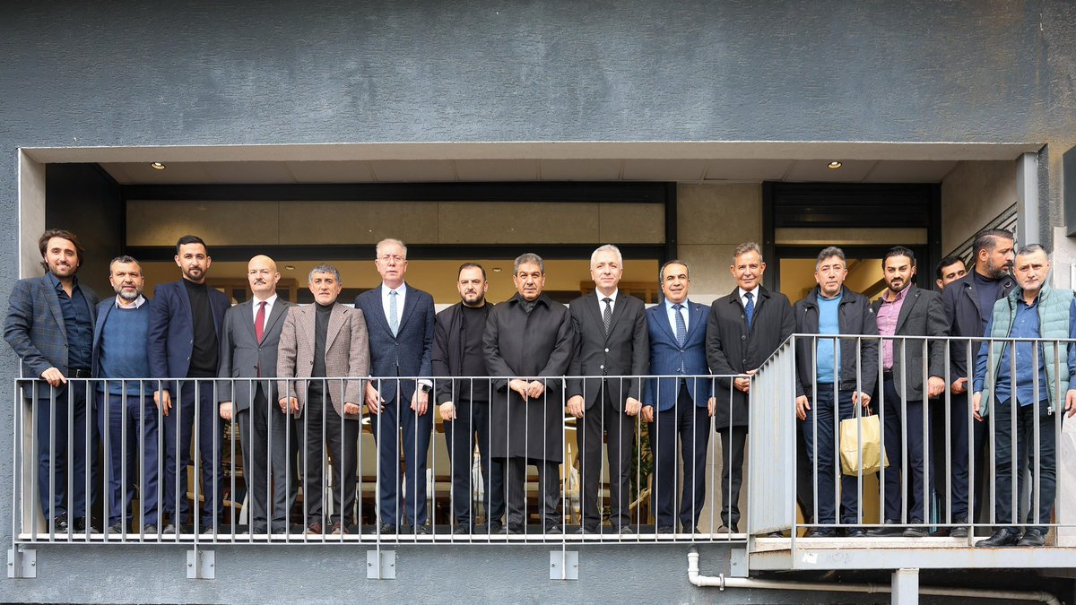 EmrullahErkus's tweet photo. İlçe Kaymakamımız Sn. Süleyman Özçakıcı, Başakşehir Kaymakamı Sn. Cemil Özgür Öneği, Güngören Kaymakamı Sn. Abdullah Küçük ve Belediye Başkanımız Sn. Mehmet Tevfik Göksu ile birlikte Giresun Yenice Köyü Kültür ve Dayanışma Derneğimizi ziyaret ettik.

Geleneksel kuru fasulye ikramı eşliğinde Karadeniz ruhunu Esenler’de yaşatan hemşehrilerimizle muhabbetimizi pekiştirdik. Başta Dernek Başkanımız olmak üzere, Belediye Meclis Üyemiz İlyas Duras ve emeği geçen herkese teşekkür ediyorum.