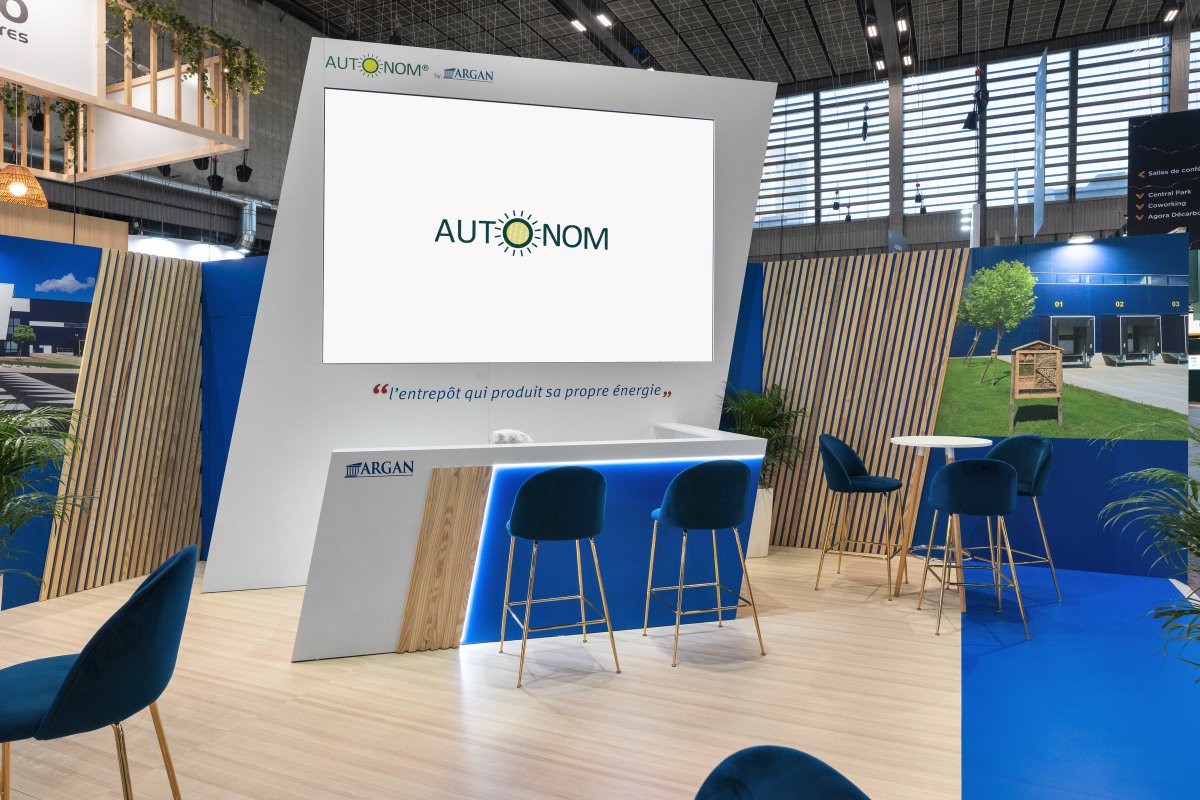 R2 Stand & Event tweet media