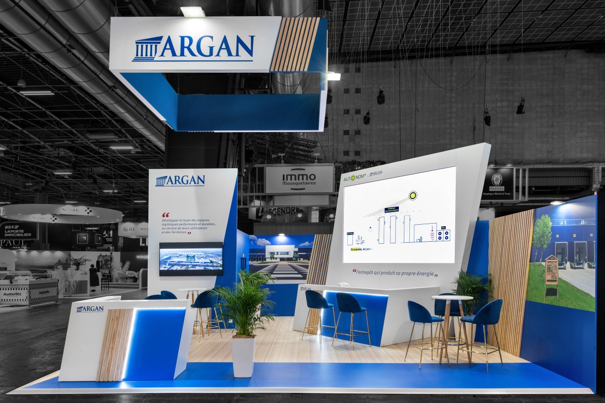 R2 Stand & Event tweet media