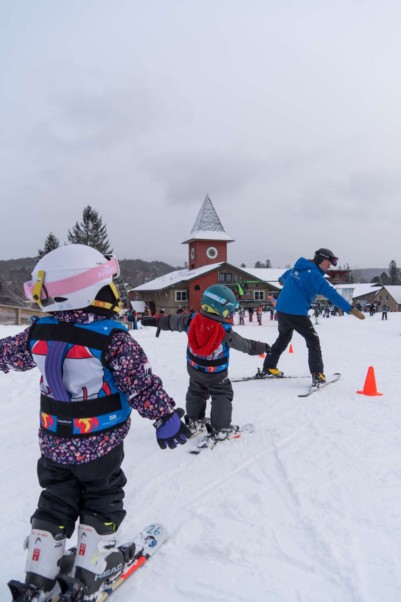 Mount Snow Ski &amp; Ride School offers lessons for ages 3+ all winter long for any ability⛷️🏂

Whether it's your first day on snow or you'd like to level up your skills, their instructors are ready!

🔗 mountsnow.com/plan-your-trip…
#visitvermont