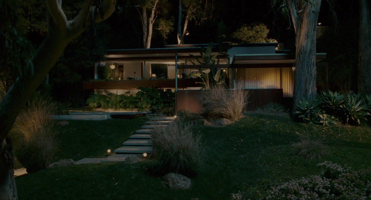 zoeloveshouses's tweet image. watching the holiday for the first time in years and kate winslet’s character is living my dream: goes to la, watches a bunch of movies, and falls in love with a guy who lives in a neutra house