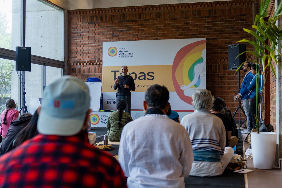INDICAMYU's tweet photo. Prāṇāyāma beyond technique—how breath shapes the nervous system, mind, and clarity.
Session by Sridhar Deshmukh.

#MysuruYogaUtsava2025 #MYU2025 #Pranayama #BreathAndMind #LivingYoga https://t.co/sjVwef4rPj