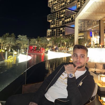 usecodenight's tweet image. #NewProfilePic 
I want to see everyone that i am most handsome casino streamer ever 🐒🐒