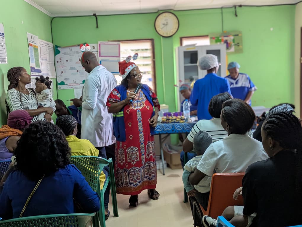 AGH_Comm's tweet photo. 🎄🎁 On December 18 at CH-AGH, a Christmas tree, smiles… and care.
Gifts for children in neonatology, pediatrics and maternity, followed by health education and vaccination.
Care also starts with joy.
#ChristmasCare #ChildHealth #Cameroon
@DrManaouda @unicefcameroon @MinsanteCMR https://t.co/z78qz6FJQb