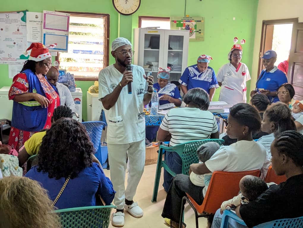 AGH_Comm's tweet photo. 🎄🎁 On December 18 at CH-AGH, a Christmas tree, smiles… and care.
Gifts for children in neonatology, pediatrics and maternity, followed by health education and vaccination.
Care also starts with joy.
#ChristmasCare #ChildHealth #Cameroon
@DrManaouda @unicefcameroon @MinsanteCMR https://t.co/z78qz6FJQb