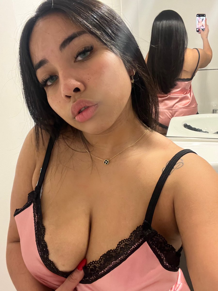 itsalessalove's tweet photo. Are you into chubby woman? If yes, say hi :3 https://t.co/XIaU50OQvt