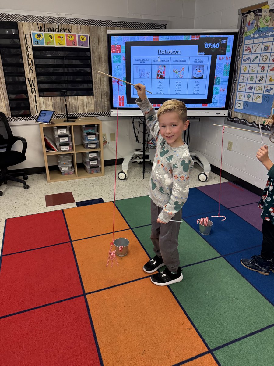 GeldermannSCE's tweet photo. Fun at our Winter Party! #scesoars https://t.co/cQwbmxFlm3