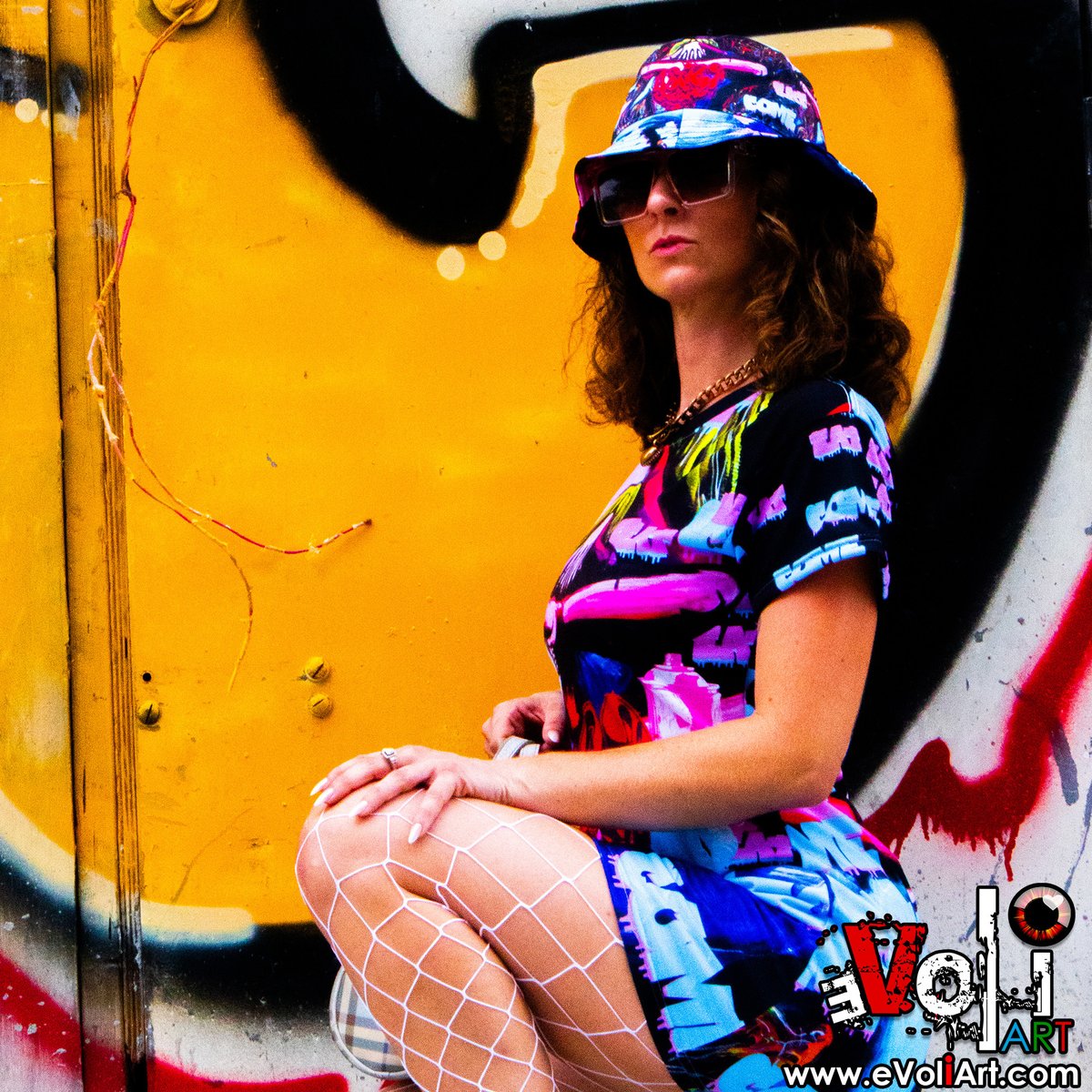 underlab's tweet image. 🎨When erotic art meets rap royalty.
@PrincessPoiised in “Come (Eat)” gear, painted against Miami's wildest backdrops.
Skirt, Tank, Dress, Bucket Hat—all part of the collection.
💻 Full gallery inside. bit.ly/AmandaPLZ-EVOL