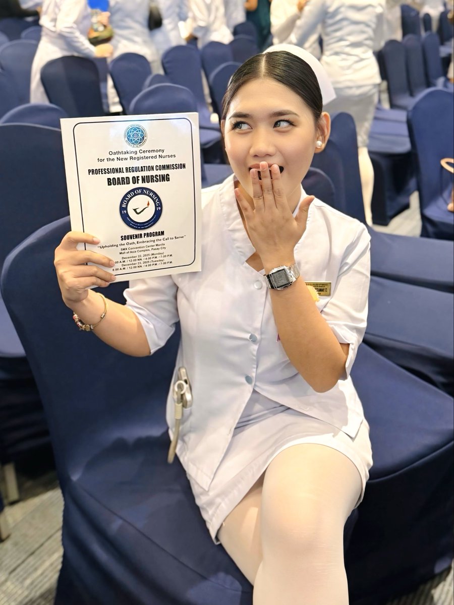 Rizaaaaa_p's tweet photo. Registered Nurse naaa! https://t.co/UyDCEcYEPo