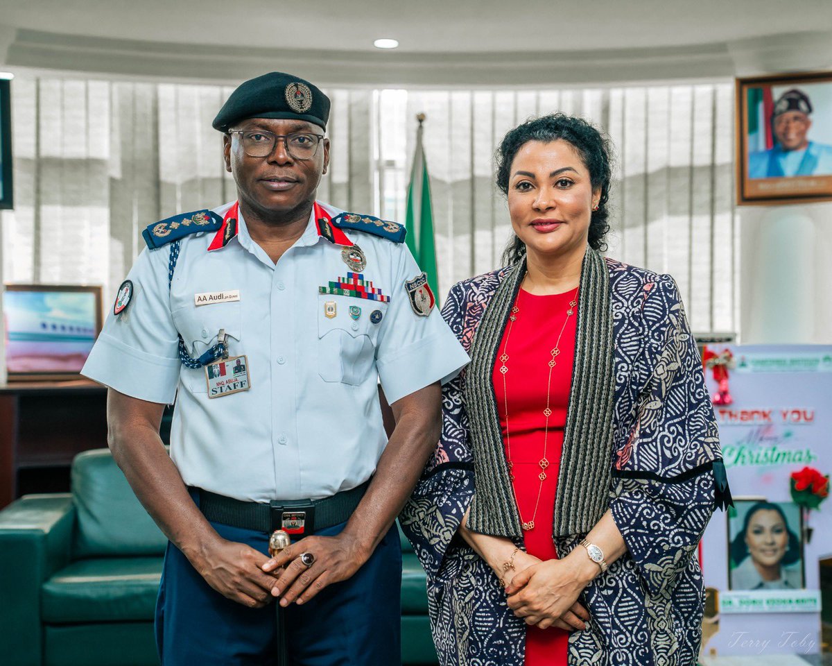 DrDorisAnite's tweet image. It was a pleasure to receive the CG Abubakar Audi of the NSCDC today.

A very productive session focused on fostering strong inter-agency synergy to better serve and protect our country.

Security is a collective mission! 🇳🇬

#TeamWork #SafeNigeria #Governance #SecurityFirst