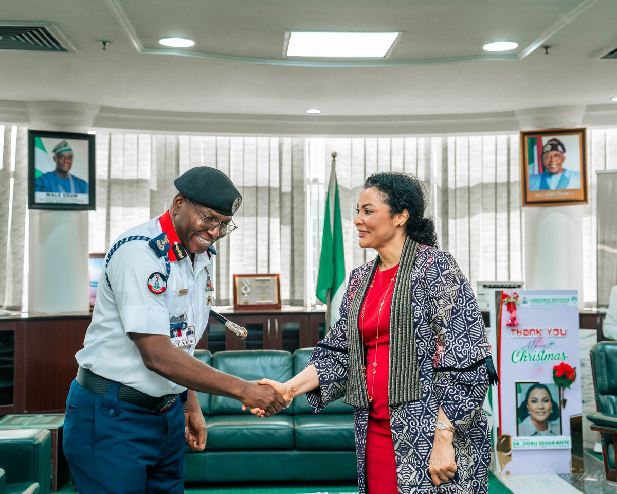 DrDorisAnite's tweet image. It was a pleasure to receive the CG Abubakar Audi of the NSCDC today.

A very productive session focused on fostering strong inter-agency synergy to better serve and protect our country.

Security is a collective mission! 🇳🇬

#TeamWork #SafeNigeria #Governance #SecurityFirst