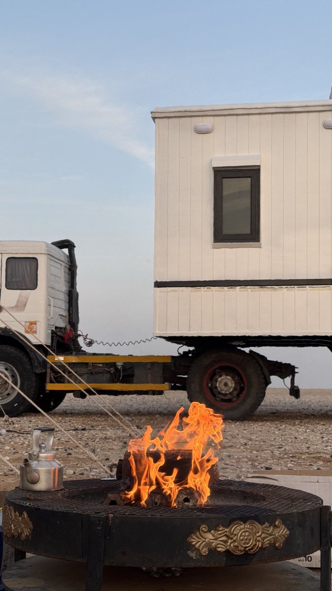 ـــ عموماً 
أكرم جنابّ النفس وتعيش مرتاح 
شخص بلا عزّه ،، حياته خساره .