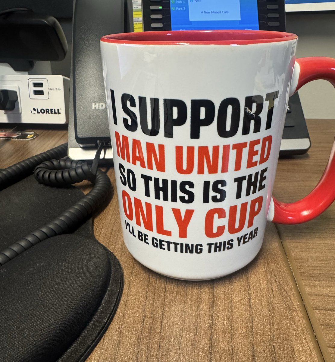 Klein_______'s tweet image. Thanks to @ManUtd all I got at the office Secret Santa was this mug. Please win something. My future Christmas gifts depend on it. 😂🎄
#MUFC #OfficeChristmas