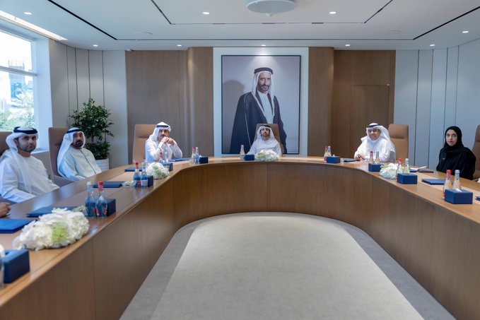 حمدان بن محمد يزور دبي الصحية ويطّلع على منظومة دبي الصحية، وأبرز إنجازاتها ومشاريعها ومبادراتها التطويرية التي تهدف من خلالها إلى بناء نظام صحي أكاديمي متكامل، يرتكز على تكامل الرعاية والتعلُّم والاكتشاف والعطاء للارتقاء بصحة الإنسان وتحقيق رفاه المجتمع. #صحيفة_الخليج 