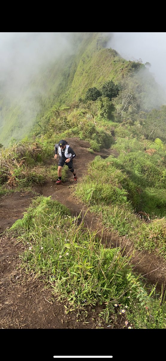 AzkaWilliam's tweet photo. Tahun depan daftar race trail run SiksoRogo lawu ultra bisa kali yee https://t.co/D0j56E770l