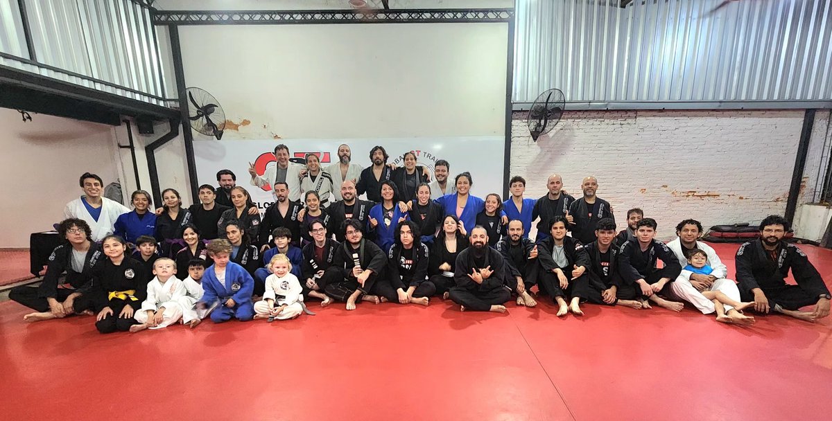 Cerramos un año con un tremendo evento 
Graduación de los Alumnos de GT 🇵🇾🔴⚫️