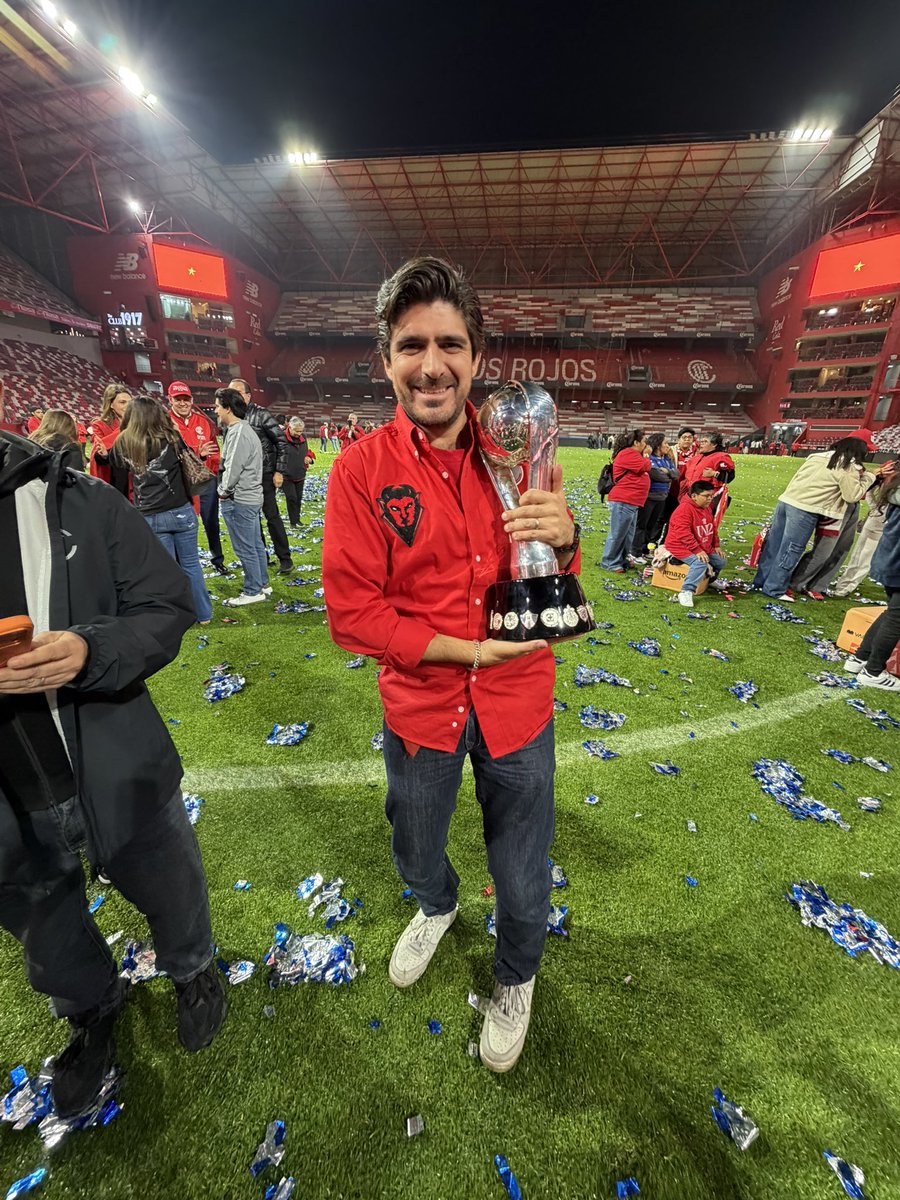 roblesrafa's tweet photo. Hace una semana mi @TolucaFC fue bicampeón 🇻🇳🇻🇳 y levantamos la doce UN12 👹

#DiablosTwitteros https://t.co/PNdS5JjJhW