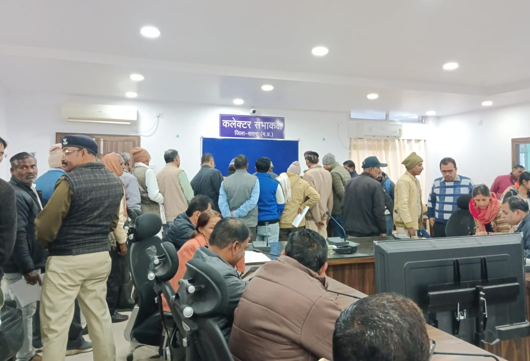 जन सुनवाई सिर्फ औपचारिकता न बने, समाधान का माध्यम बने।
आज विभिन्न जिलों में जन सेवा मित्रों ने कलेक्ट्रेट कार्यालय पहुँचकर पुनः नियुक्ति की मांग को लेकर मुख्यमंत्री के नाम ज्ञापन सौंपा।

#जनसेवा_मित्रो_को_बहाल_करो
<a href="/Barmer_Harish/">Harish Chaudhary</a> <a href="/jitupatwari/">Jitendra (Jitu) Patwari</a> <a href="/UmangSinghar/">Umang Singhar</a> <a href="/INCIndia/">Congress</a> <a href="/INCMP/">MP Congress</a>