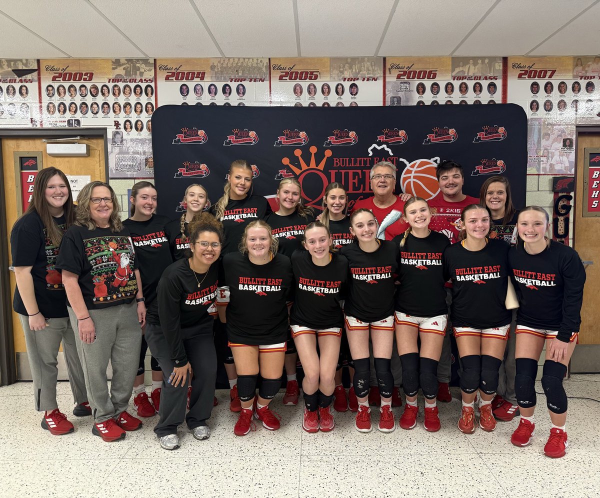 LadyChargersBE's tweet photo. ❤️🎄💚 #honorthecode https://t.co/ITOhTwgO1J
