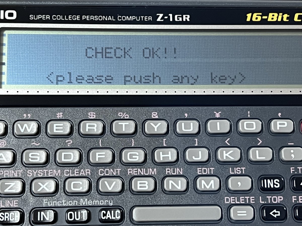 Hoy me ha llegado de TAKKエンジニアリング: Casio  Z-1GR.
✅ RAM ampliada: 32 KB → 256 KB
✅ Limpieza completa, condensadores reemplazados
⚠️ Líneas tenues en LCD y rayones de uso
También compré a JEFF BIRT una ampliación de 32 KB.
En enero cambiare el LCD por la Z-1GRA.
#Z1GRA