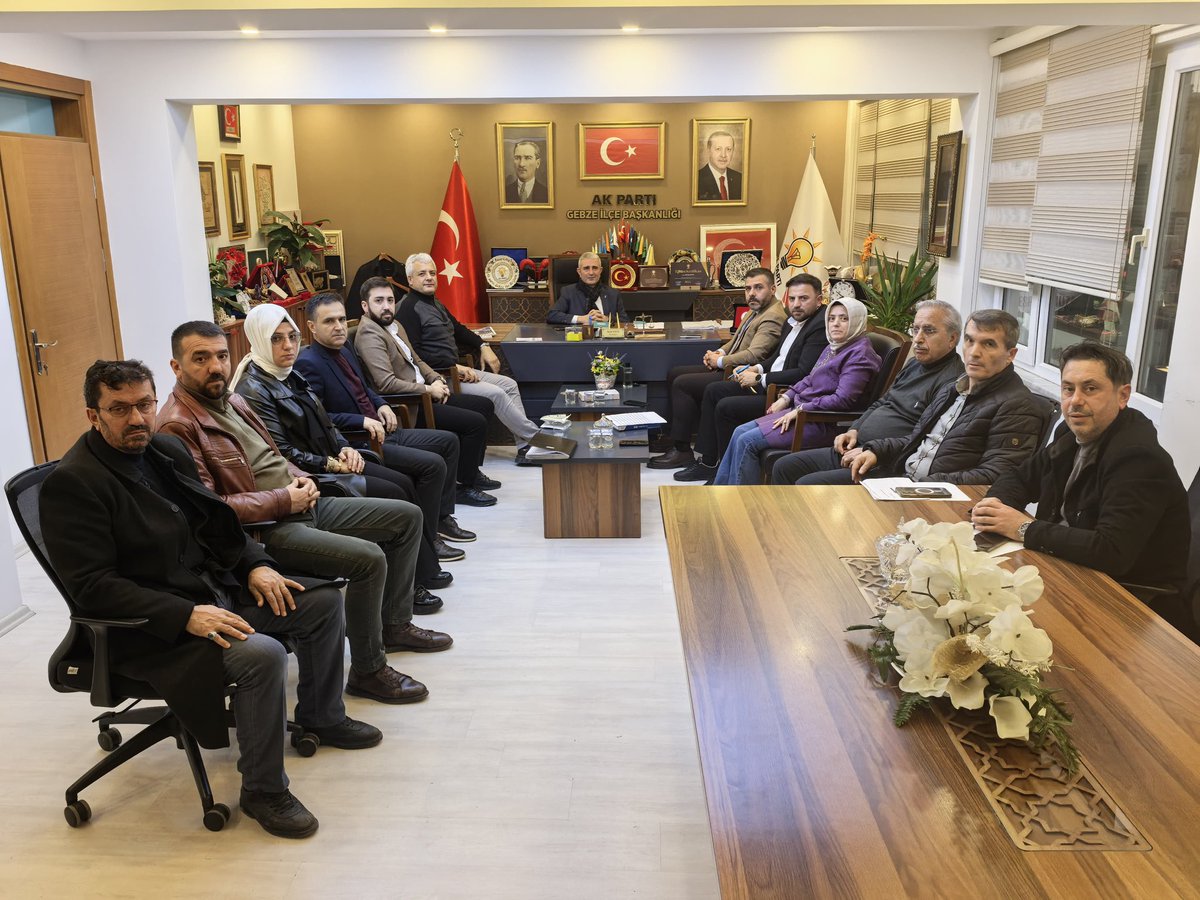 AK Parti Gebze İlçe Başkanımız Recep Kaya Başkanlığında Haftalık Olağan İcra Kurulu Toplantımızı Gerçekleştirdik.Toplantımızda Alınan Kararların Hayırlara Vesile Olmasını Diliyoruz.
#AkpartiGebze
#DurmakYokYolaDevam