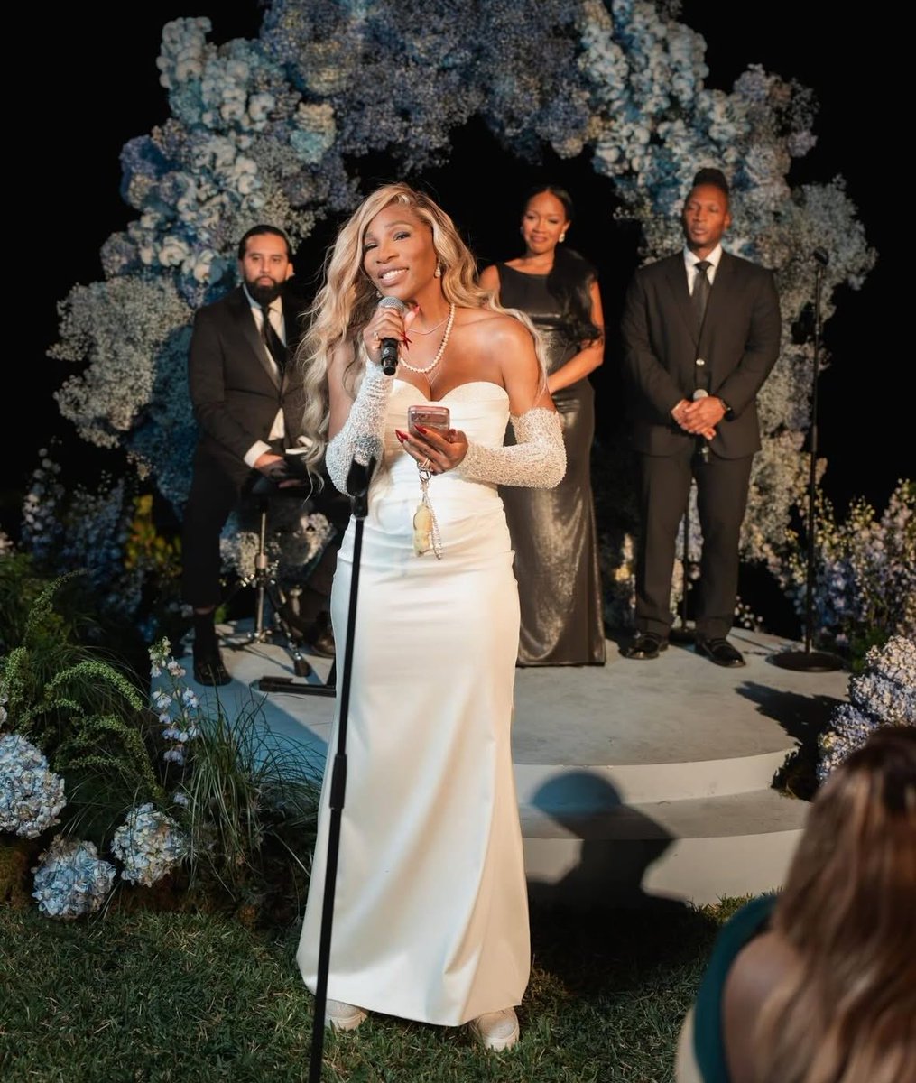 Venus Williams got married this past weekend to Andrea Preti! She is so gorgeous! Wish them both every happiness! 🥰❤️💞
Story and more photos in link.

x.com/voguemagazine/…