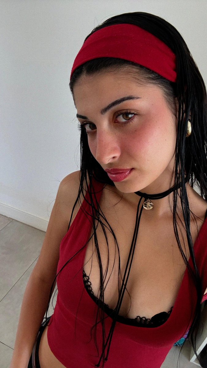 agustina tweet media