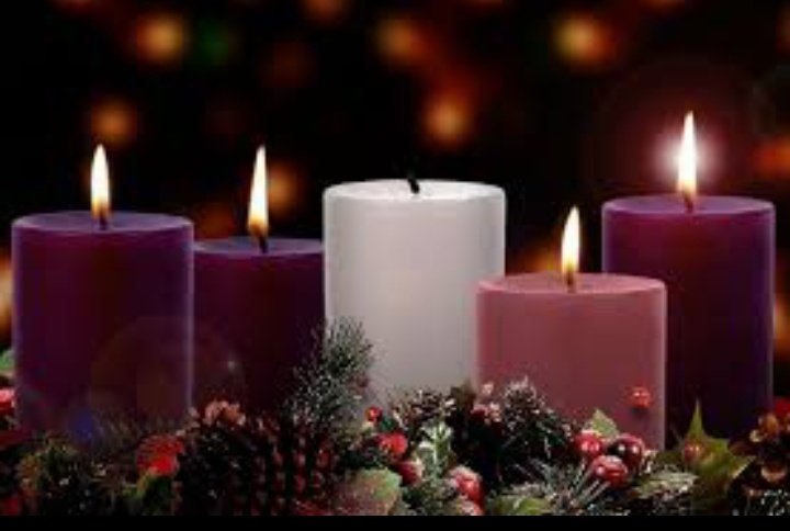 TarekSaidVzla's tweet photo. ORACIÓN EN LOS UMBRALES DE LA NAVIDAD

Señor Jesús,
al llegar a los umbrales de la Navidad, cuando el día declina y la noche se abre,
ponemos nuestra vida delante de Ti con esperanza renovada.
No todo es fácil, Señor,
pero todo puede ser iluminado por Tu presencia. Porque Tú vienes, porque el Salvador nace, y cuando Tú naces, el corazón se fortalece. En este momento santo,
recuérdanos que la Navidad no es solo una fecha, sino un encuentro vivo, una promesa que se cumple cada vez que Te dejamos entrar.

Nace hoy y nace siempre en nuestros corazones.
Nace en nuestras luchas,
en nuestras familias, en quienes esperan, confían y no se rinden.

Que esta noche nos encuentre vigilantes y alegres, con la fe encendida y la certeza profunda de que contigo siempre hay esperanza.

Con gozo sereno Te esperamos, Jesús.

Ven, Señor, y quédate con nosotros.

Amén.

FE y más FE.
Todo va a estar bien. 
Dios y María Santísima los bendigan abundantemente.