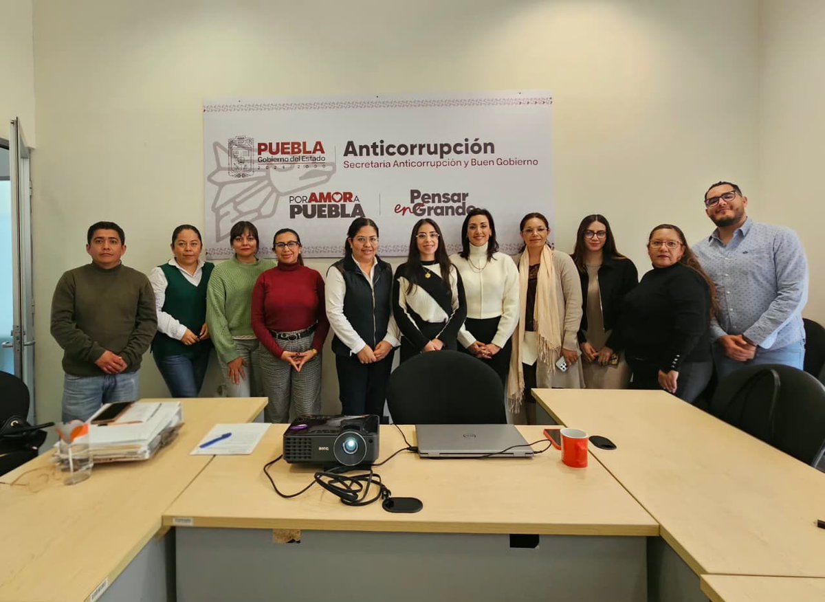 BuenGobiernoPue's tweet photo. La Coordinación General de Transparencia y Apertura Institucional brindó una capacitación en materia de Apertura Institucional a la Unidad de Transparencia del @CECyTEPUE 🏫🤝, con el objetivo de fortalecer las prácticas de transparencia, rendición de cuentas y acceso a la información 📊📄.

A través de este ejercicio, se reforzaron conocimientos y criterios que contribuyen a una gestión más abierta, cercana y alineada con los principios de un Buen Gobierno que impulsa el @Gob_Puebla 🏛️🌱.

#PorAmorAPuebla #PensarEnGrande