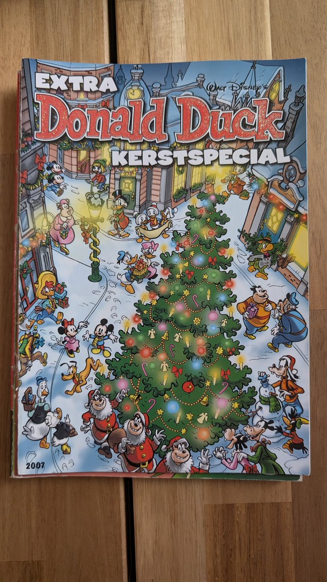 For the last year the Dutch Donald Duck publisher also released a Christmas special. Unfortunately I started collecting late, but now I get some of the olders issues and I love it. Some of these covers are classics! #Ducktalk