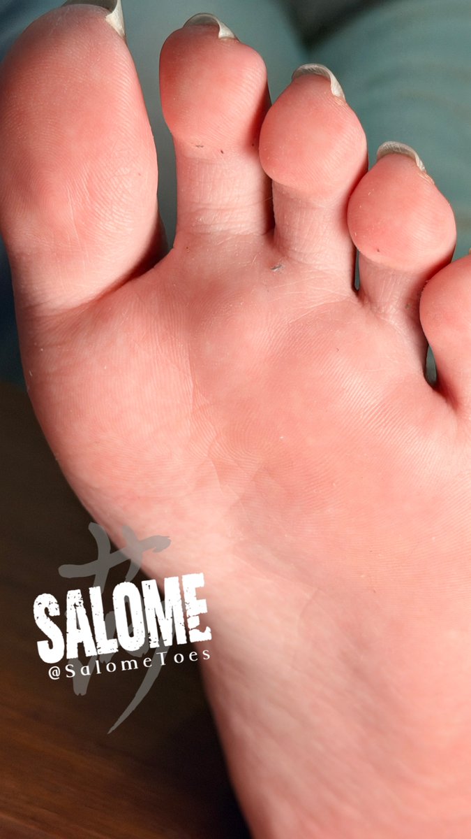 SalomeToes's tweet image. 今天沒穿襪襪