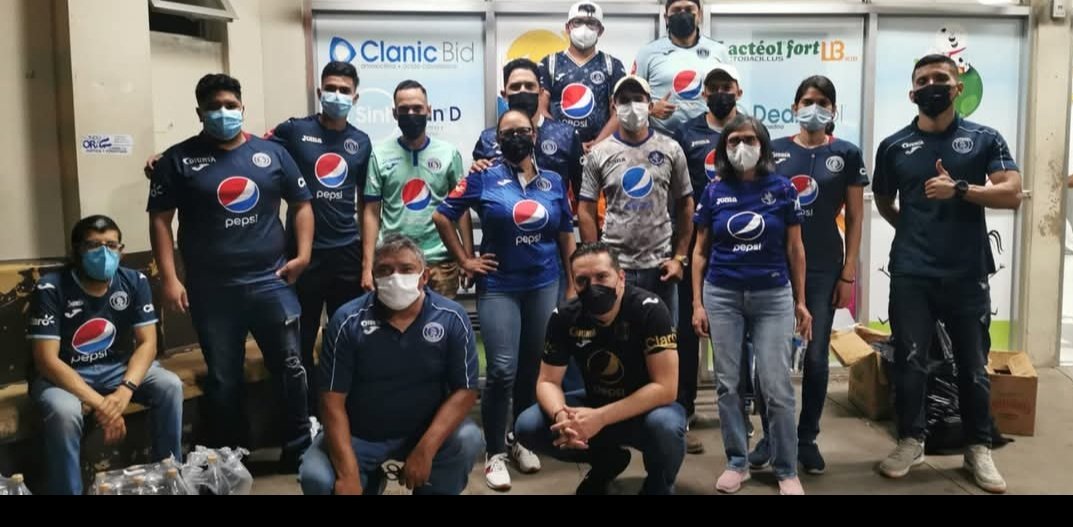 LOKOXMOTAGUA's tweet photo. ¡Día del Voluntariado Motaguense!

Hoy nos ponemos la camiseta, no para ir al Estadio.

Hoy nos ponemos la camiseta de la solidaridad Motaguense.

Desde las 5 de la tarde, nos reunimos para repartir Nacatamales en el Hospital Escuela y Materno infantil.
¡Hoy Sudamos la camiseta! https://t.co/o54ZAQ2wLG