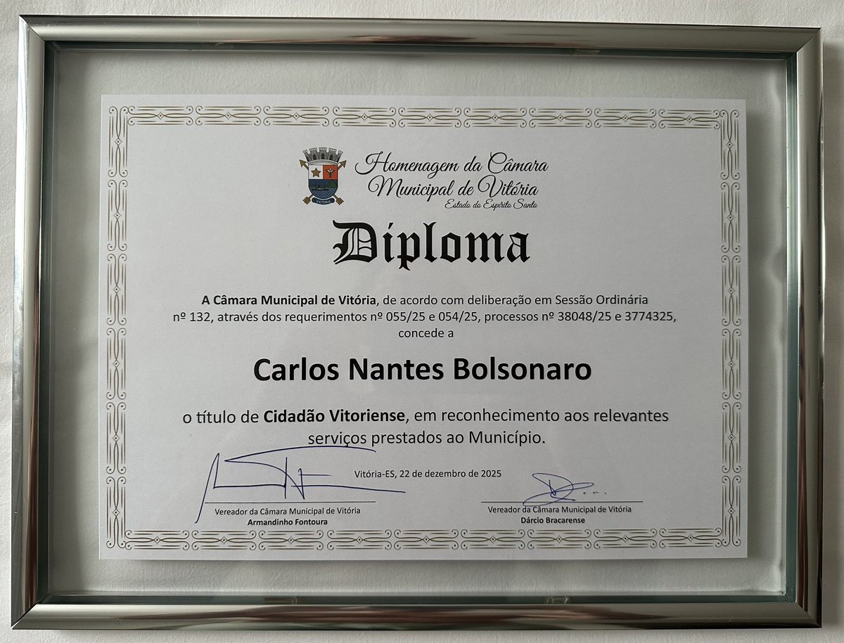 Carlos Bolsonaro tweet media