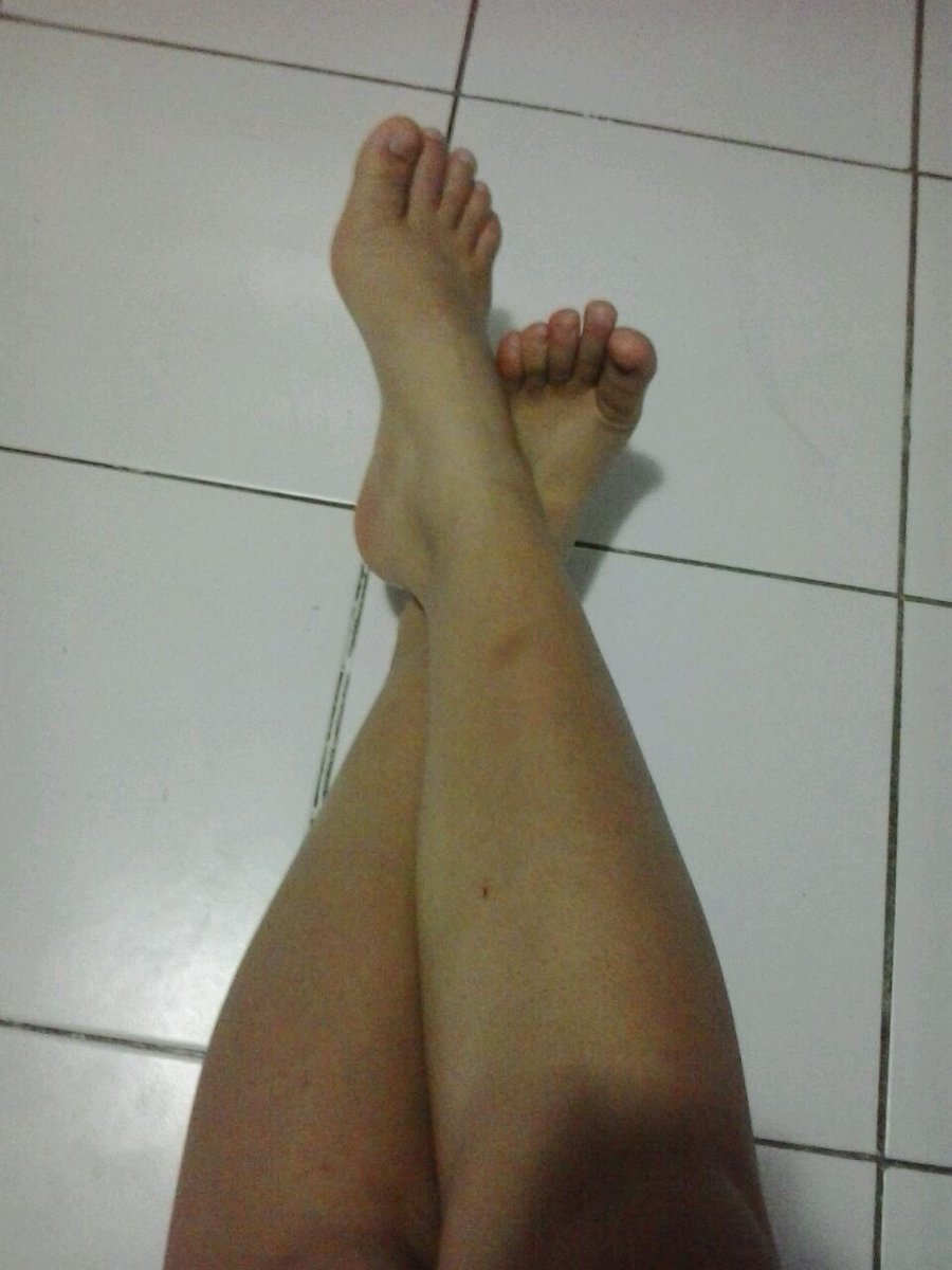 FeetForumArea's tweet photo. Crossed and Cute 👣✨
📸 Submitted by Mg04 on the forum
🔥 Follow us for more Daily Feet content! 🔥
#feet #barefeet #soles #toes #legshot https://t.co/W5pHxjlZfC