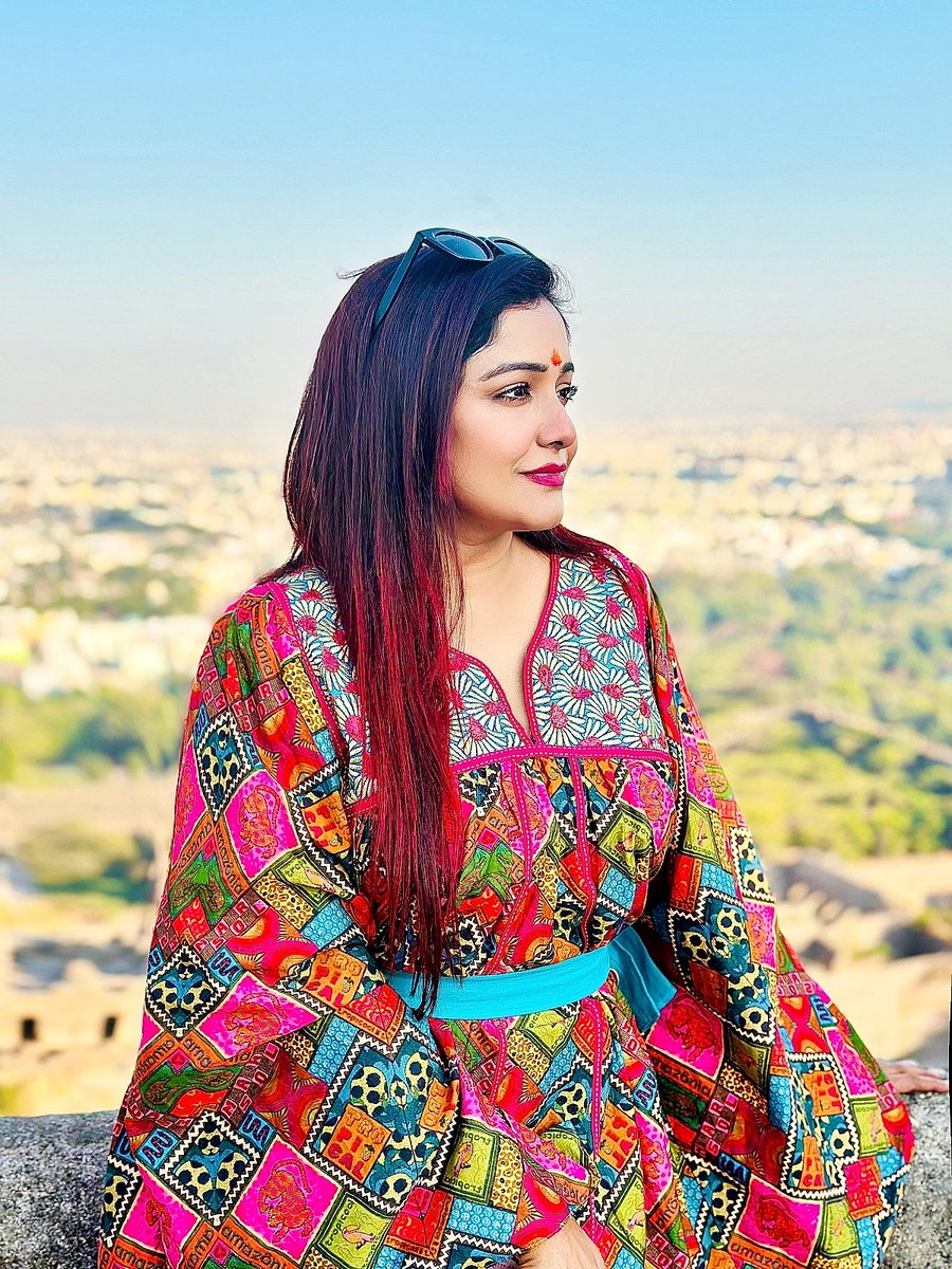 sayantani8's tweet photo. Just enjoy the view 🎑
#golkondafort #hydrabad #onthetop #cityview #traveldairies❤️ #december https://t.co/ilFia3tZW0