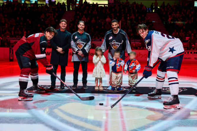 White Spot Vancouver Giants This Week goes Rocking Around The Christmas Tree at 7pm tonight <a href="/Sportsnet650/">Sportsnet 650</a>. Guests:<a href="/BillFairway/">Bill Wilms</a> and former Giant Gilbert Brule. Listen Live sportsnet.ca/650/ <a href="/WHLGiants/">Vancouver Giants</a> (@rjmedia_caPic)