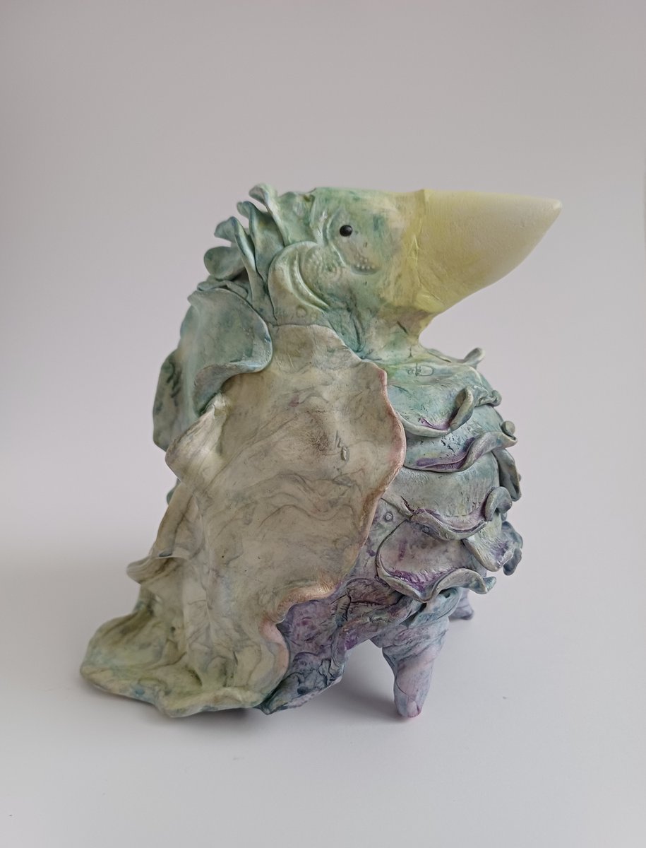 #TuesdayMotivation 🎨Belgian artist Anne-Marie Verpoucke worked in ceramics, textile design, naïve art exhibitions, impressionist commissions, and photography. 
💖 Today she favors polymer clay, creating organic, imperfect forms by hand—no sketches—mixing a touch of Rococo and