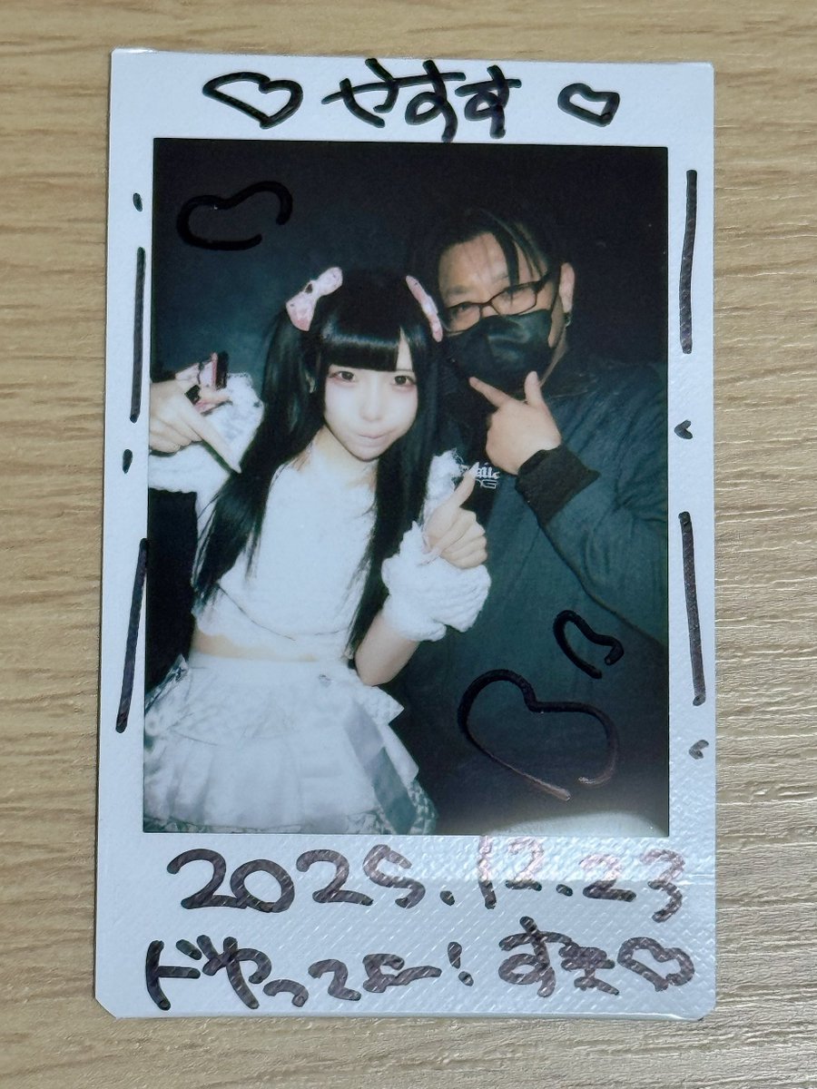 あみちゃんとチェキ撮ってたら たまたま横にみるが居ました← あまりに