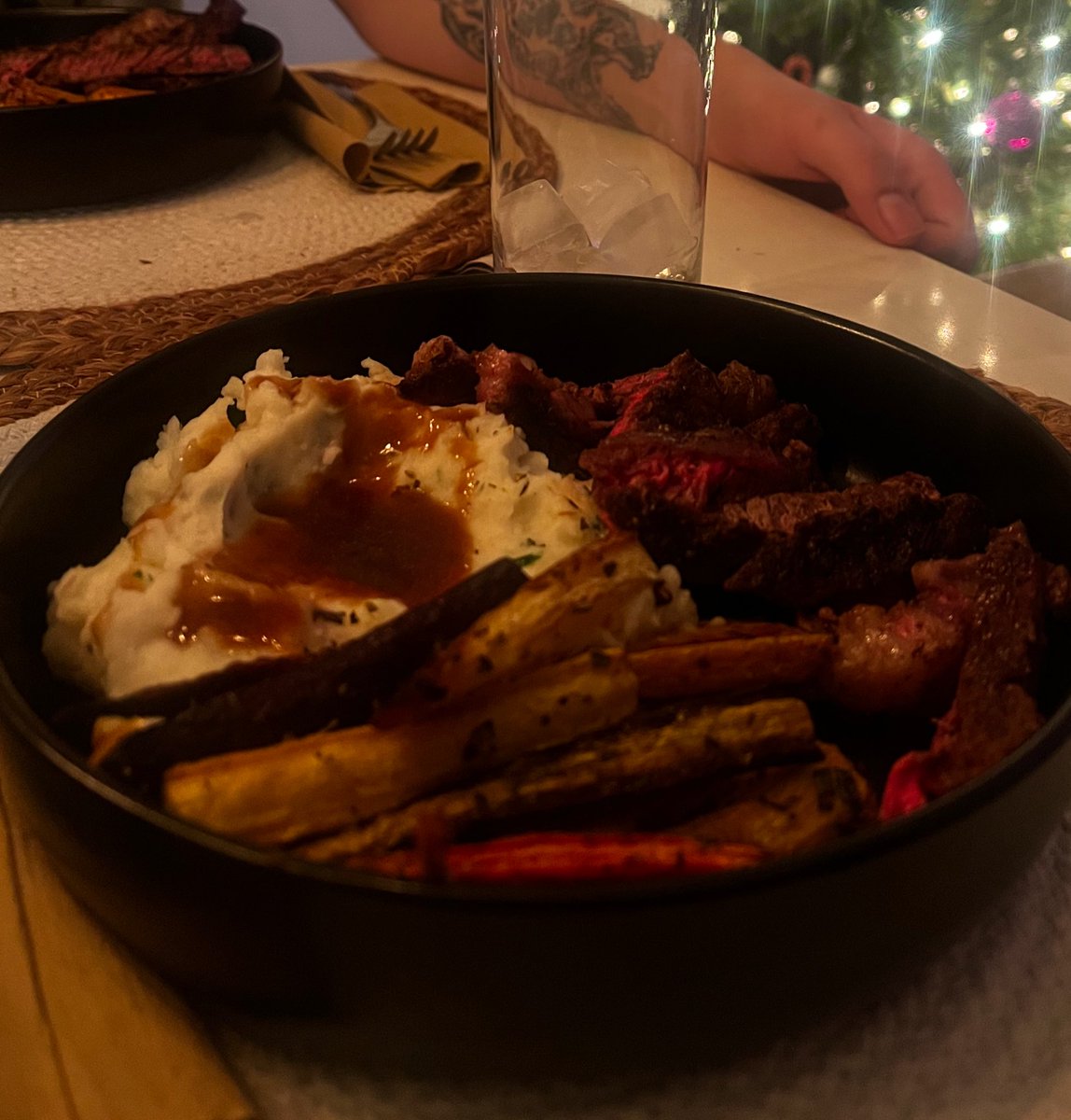 chayneuser's tweet image. we felt like big ass steak and roasted garlic and herb butter mash so we did big ass steak and roasted garlic and herb butter mash