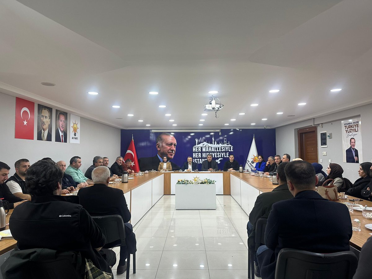 İlçe Başkanımız <a href="/MustafaY_K/">Mustafa Yalçınkaya 🇹🇷</a> 
İl koordinatörümüz <a href="/cetinaltindag47/">Çetin Altındağ</a>’ın katılımlarıyla  haftalık olağan Yönetim Kurulu toplantımızı gerçekleştirdik.

Zeytinburnu’muz için azim ve kararlılıkla 
çalışmaya devam ediyoruz.🇹🇷

<a href="/akpartiistanbul/">AK Parti İstanbul</a> 
<a href="/abdullahozdemir/">Abdullah Özdemir</a>
<a href="/haticetasht/">Hatice Taş</a> 
<a href="/yusufsahinv/">Yusuf Şahin</a>
