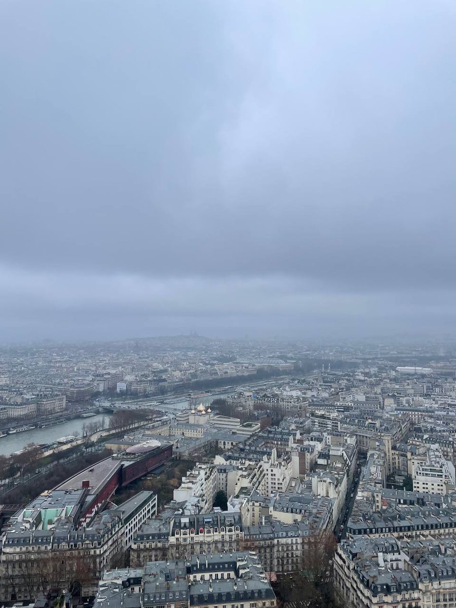 maxbonnar's tweet photo. Paris. France. December 2025 1/2 https://t.co/Ne2Umz5Ez7