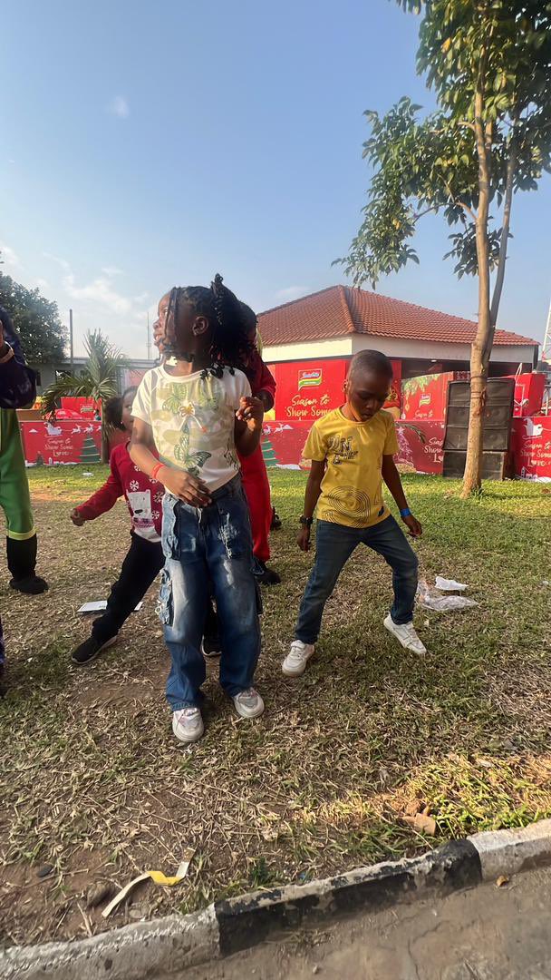 OfficialUdiBoy's tweet image. From kids to adults, everybody dey enjoy their time for Ndubuisi Park ❤️ That’s the magic of the #IndomieChristmasWonderland!

#SeasonToShowSomeLove