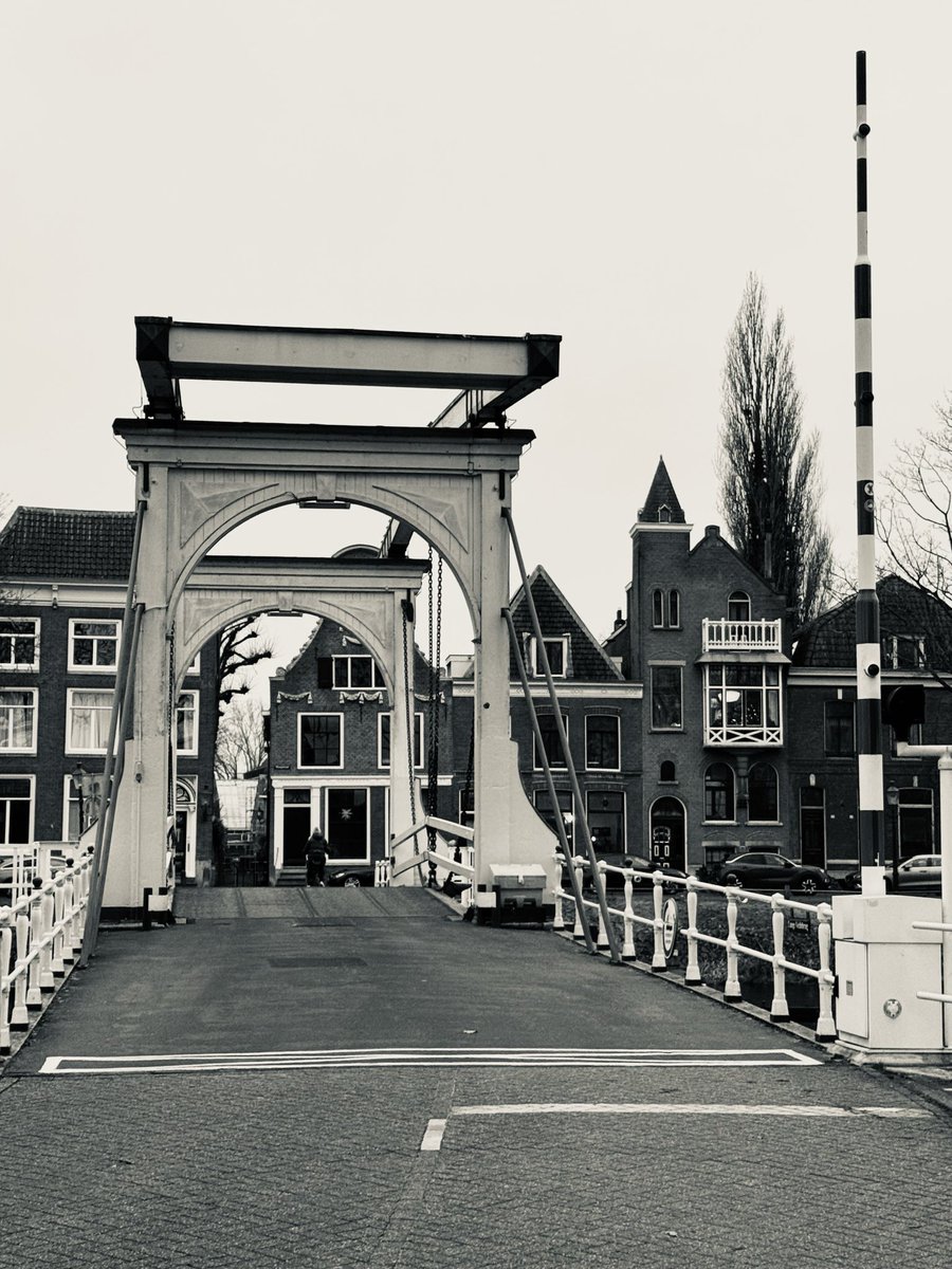 scherders_l's tweet photo. Vandaag mijn 3de etappe van het #FlorisVpad gelopen. Van #Amsterdam naar #Weesp Beide steden zijn heel mooi de route ertussen had mooier gekund. Er was een gure oostenwind waardoor ik startte vanuit Weesp. @crazylimbo @edwinvanboxtel @nickscherders https://t.co/tEKYLEfCd2