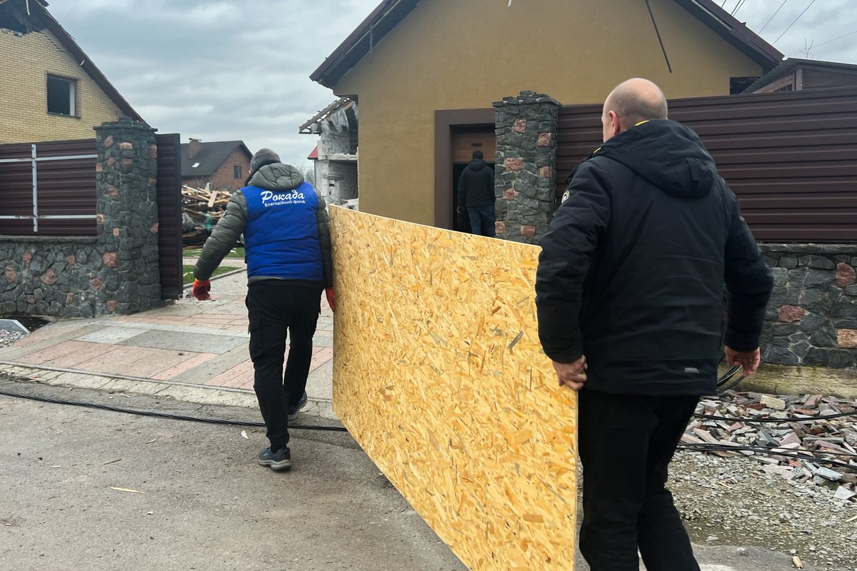Overnight Russian attacks hit 13 regions across Ukraine 🇺🇦, killing and injuring civilians and damaging homes &amp; critical infrastructure. UNHCR together w/ local partners are assessing needs &amp; supporting the emergency response for affected communities.