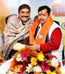 SantoshRanjan_'s tweet photo. प्रदेश कार्यालय में @BJP4India के नवनिर्वाचित राष्ट्रीय कार्यकारी अध्यक्ष मा० श्री @NitinNabin के नेतृत्व में मा०सांसद,मा०विधायक एवं प्रदेश पदाधिकारियों के साथ बैठक में हम सभी प्रदेश पदाधिकारी उपस्थित हुए एवं राष्ट्रीय कार्यकारी अध्यक्ष मा० श्री नितिन नवीन जी का स्वागत अभिनंदन किया.

आपकी शालीनता एवं कार्यकर्ताओं के प्रति आपका अपनत्व एक विशाल हृदय वाले व्यक्तित्व की अनुपम मिसाल है। 
महादेव की असीम अनुकंपा आपकी इसी विनम्रता और सेवाभाव का प्रतिफल है।

आप हम सभी कार्यकर्ताओं के लिए प्रेरणापुंज हैं।
महादेव के आशीर्वाद से सुशोभित आपका यह नूतन कार्यकाल में संगठन नई ऊँचाइयों को छुएगा।

@narendramodi @AmitShah @JPNadda @dpradhanbjp @girirajsinghbjp @TawdeVinod @BJP4Bihar @sanjay_saraogi 

#जय_महादेव