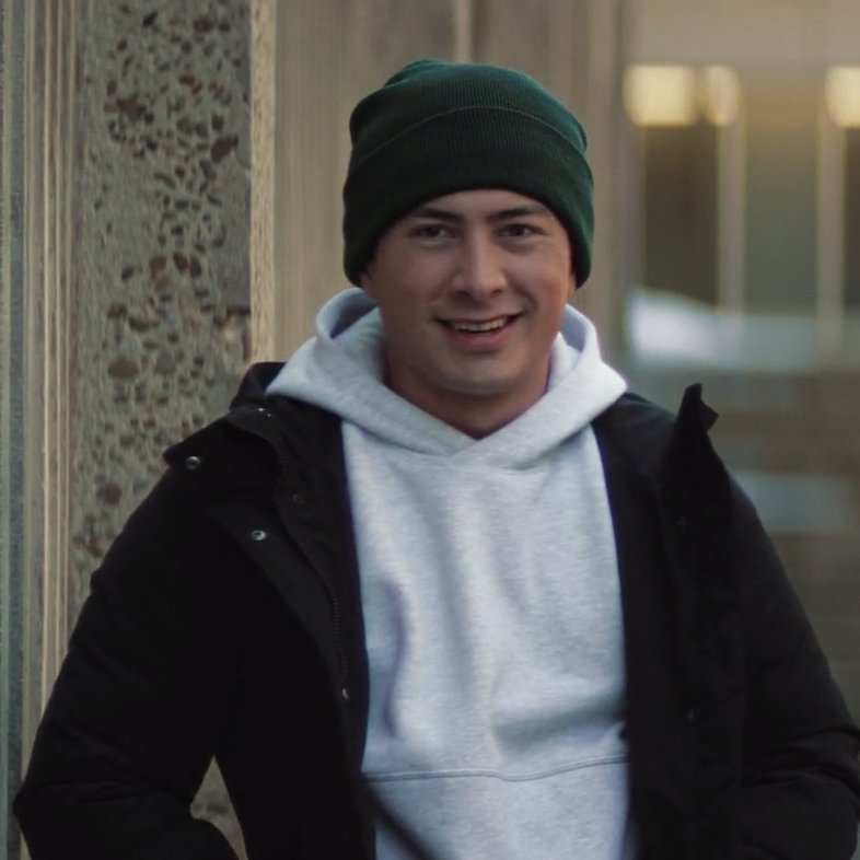 Hoje faz 17 anos que Shane e Ilya se conheceram pela primeira vez. 🫶🏻

“Faltavam dois dias para o Natal, mas, para os melhores jogadores adolescentes de hóquei do mundo, o Natal significava o Campeonato Mundial Júnior de Hóquei. Para Ilya, significava a chance de finalmente ver