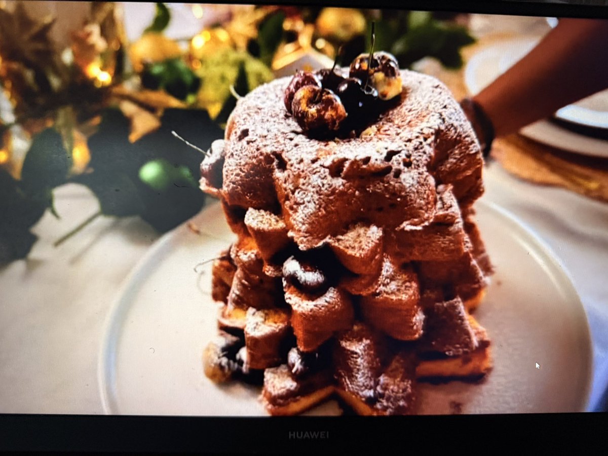 tswana_gent's tweet image. See what @PEPstores_SA can do for your Christmas Table decor 😮‍💨❤️‍🔥 Do run don’t walk  to PEP Home and make this christmas a memorable one 🫵🏾😉 #AfternoonExpress #PEPHOMEExpress #PEPHOMEHost