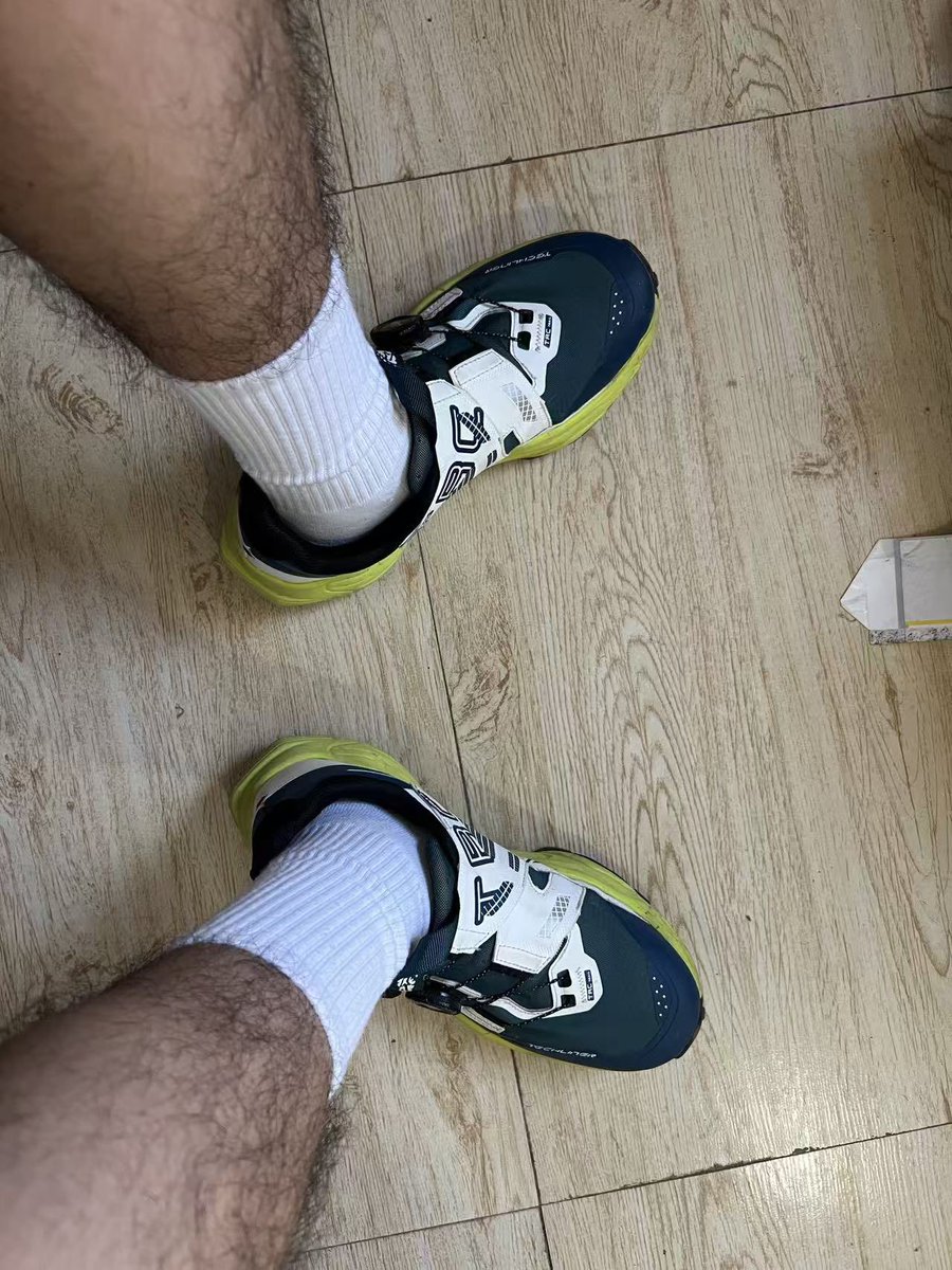 S04964801's tweet photo. 旅行穿厚白袜比较吸汗
#脚
#白袜
#男高
#足控 https://t.co/1dRDBcUYVz