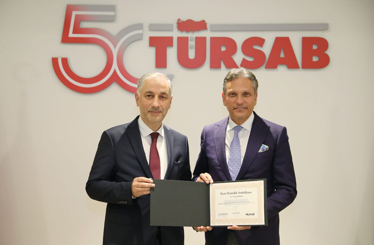 MÜSİAD Turizm Sektör Kurulu Başkanı Sayın Mecit Kılınçarslan ve beraberindeki heyet, TÜRSAB 26. Olağan Genel Kurulu’nun ardından Yönetim Kurulu Başkanımız Firuz Bağlıkaya’ya tebrik ve nezaket ziyaretinde bulundu.

Ziyarette, TÜRSAB Yönetim Kurulu Üyemiz Gürkan Özcan, Başkan