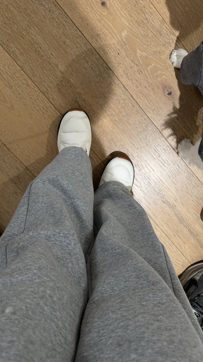 DanielThomWS's tweet image. Thankfully, the winter boots were arranged yesterday! It's snowing in New York! ❄️#NewYorkLife